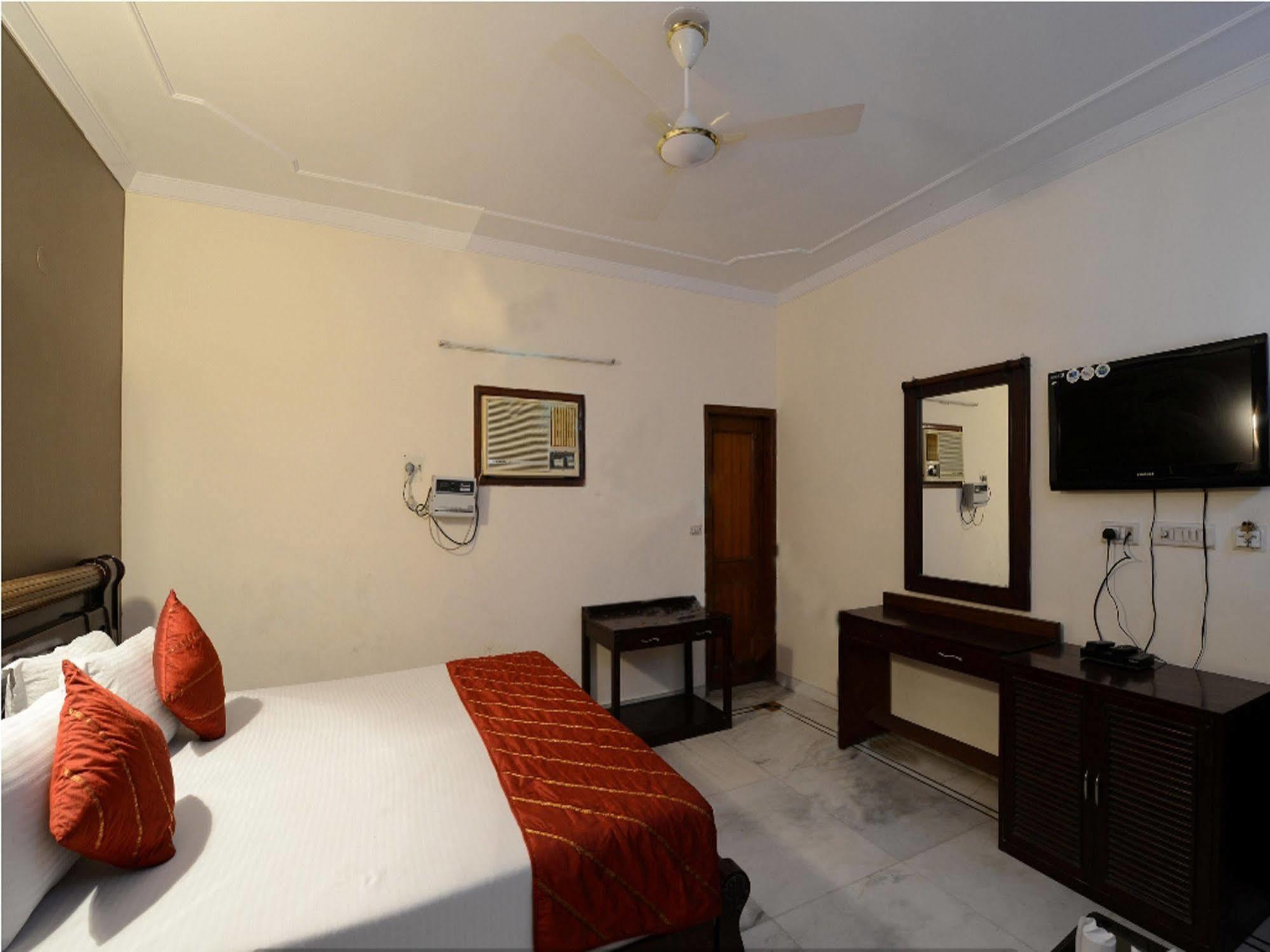 Airport Hotel Vishal Residency New Delhi Exterior photo